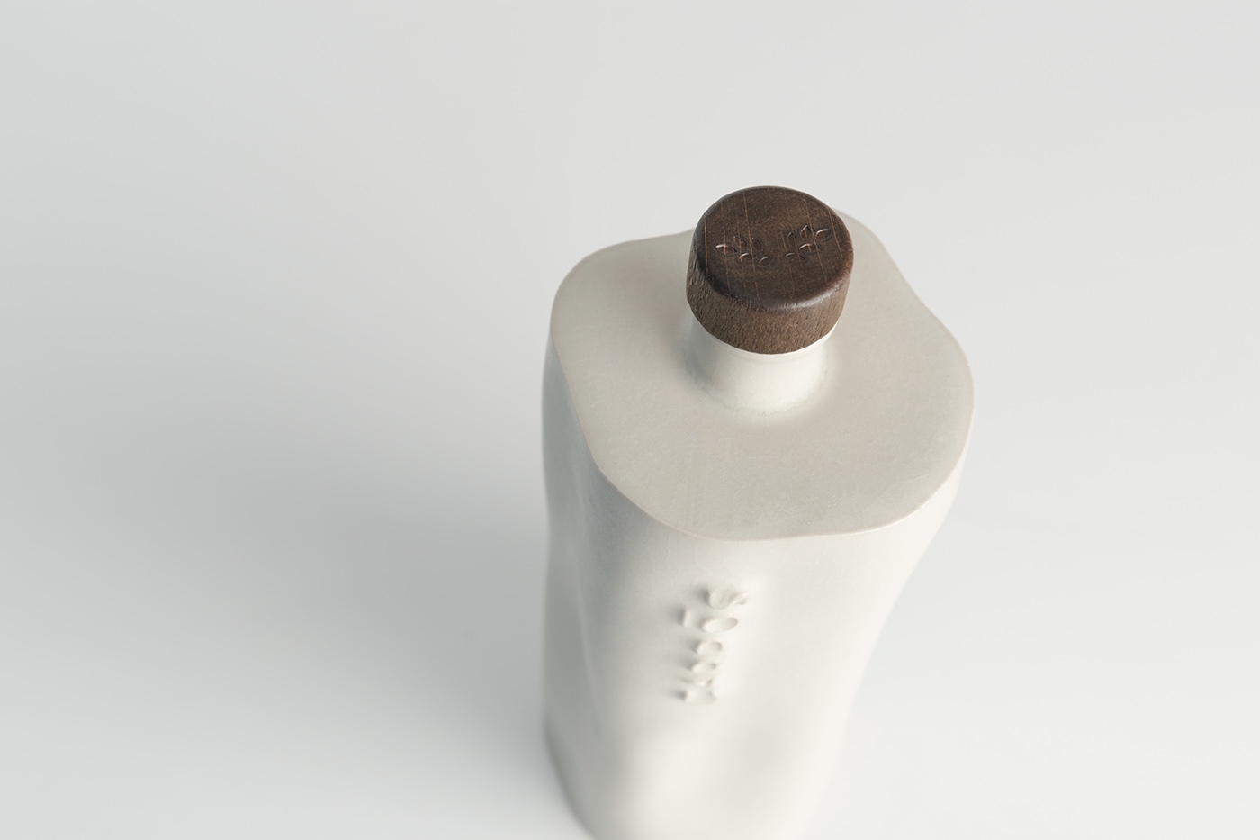 橄欖樹(shù)樹(shù)干創(chuàng)意食品瓶型包裝設(shè)計(jì)