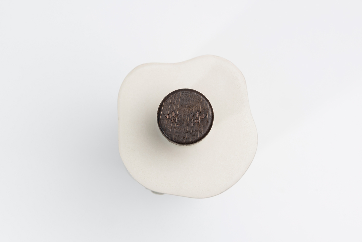 橄欖樹(shù)樹(shù)干創(chuàng)意食品瓶型包裝設(shè)計(jì)